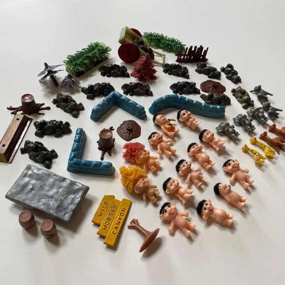 1965 Marx Troll Village Playset Pieces - LOTS of Figures! - Picture 6 of 9